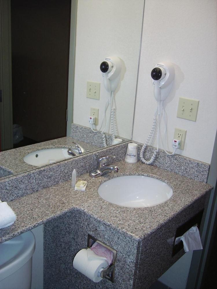 Parry Sound Inn And Suites ภายนอก รูปภาพ