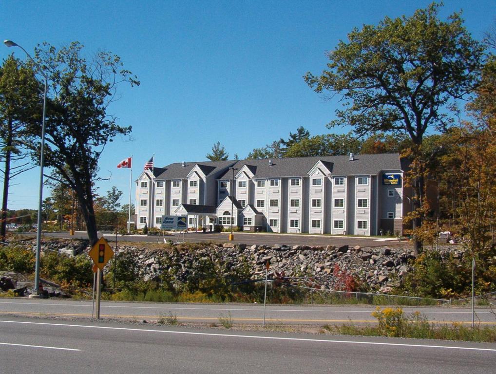 Parry Sound Inn And Suites ภายนอก รูปภาพ